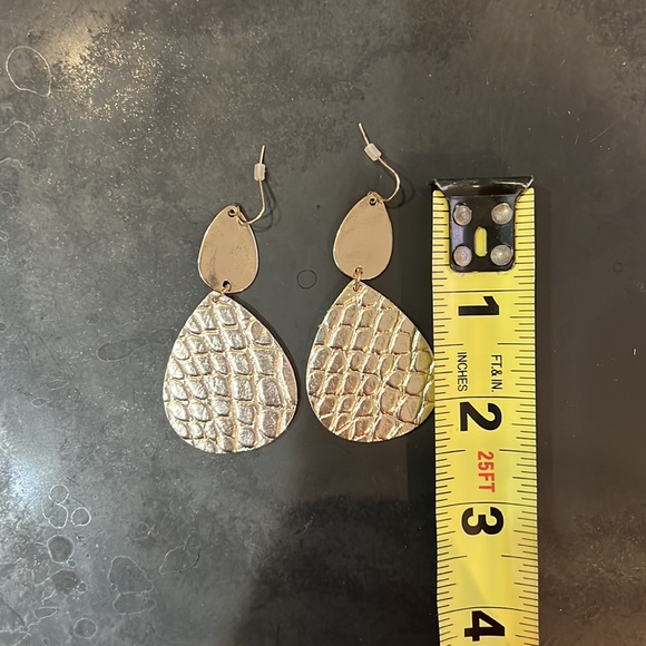 Set of two: Gold earrings - Picture 3 of 5